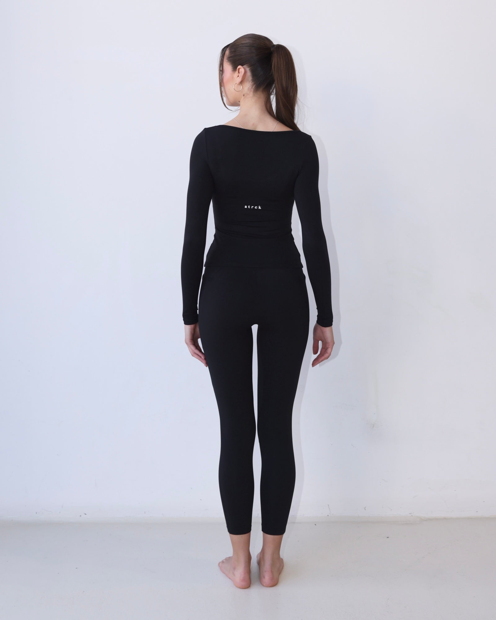 Scoop Neck Long Sleeve Top – Black