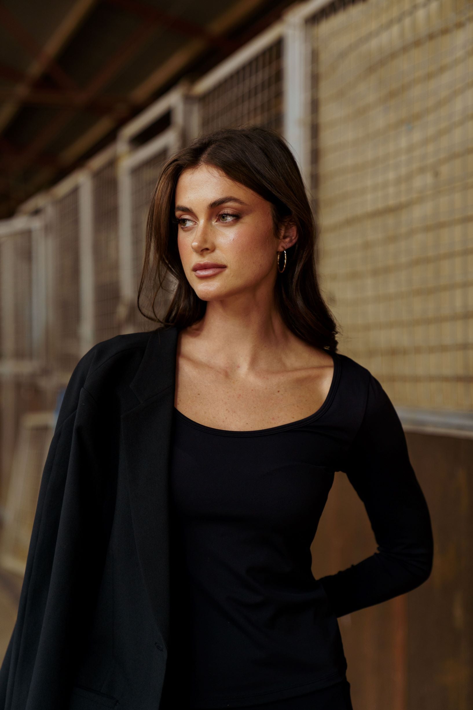 Scoop Neck Long Sleeve Top – Black